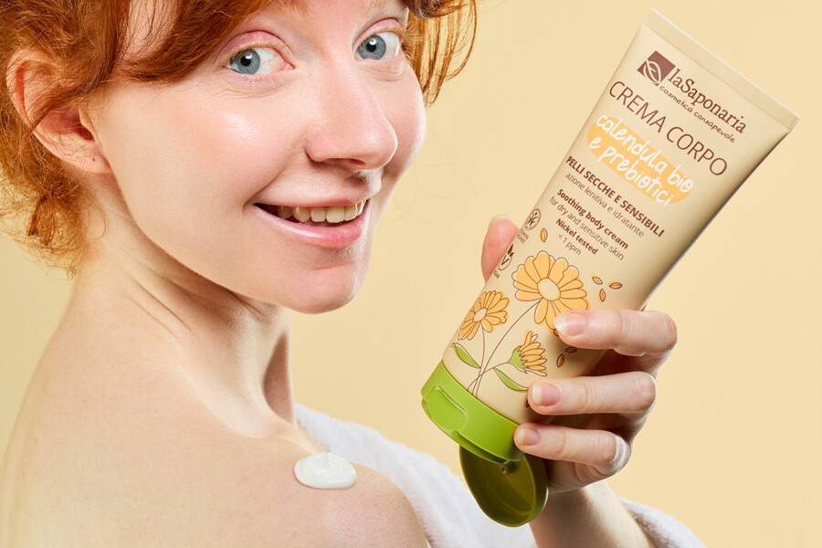 Crema-corpo-biologica-pelli-secche-sensibili-calendula-bio-prebiotici-ambinetata-ragazza-applicazione